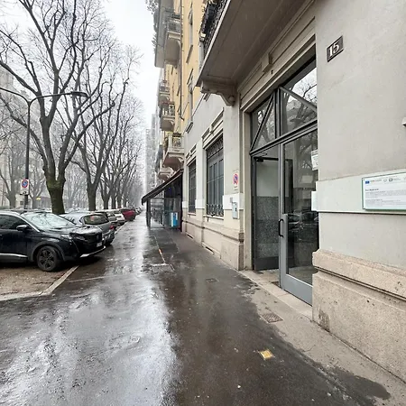 Free Parking - Magritte Gallery * Mailand